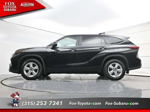 Used 2023 Toyota Highlander LE AWD/4WD image 25