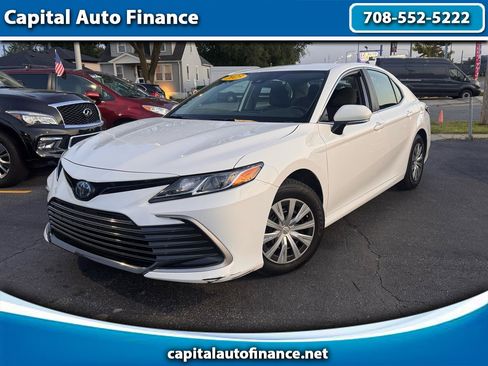 Used 2023 Toyota Camry LE image 1