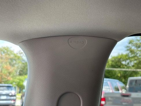 Certified 2024 Chrysler Pacifica Touring-L FWD image 30