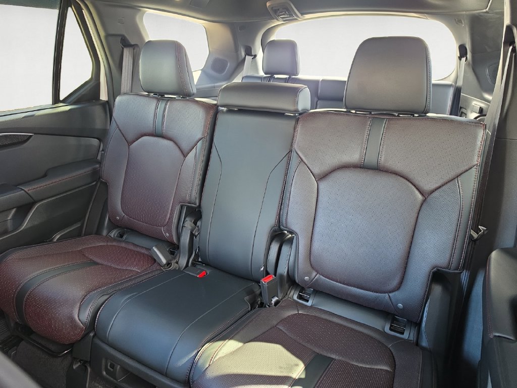 Used 2025 Honda Pilot Black Edition image 14