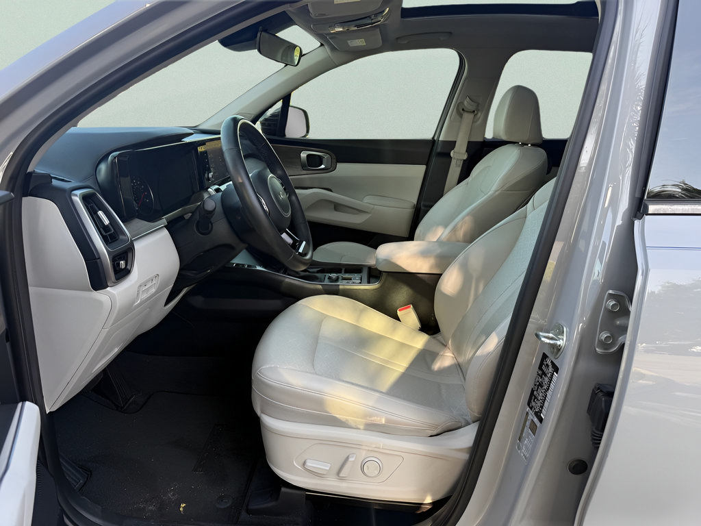 Used 2022 Kia Sorento EX w/ Panoramic Sunroof Package FWD image 9