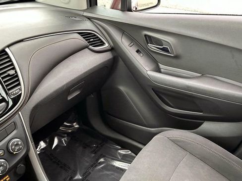 Used 2017 Chevrolet Trax LS FWD image 27