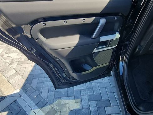 Used 2024 Land Rover Defender 110 X-Dynamic SE image 21