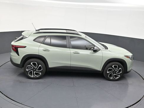 Used 2024 Chevrolet Trax RS w/ Sunroof Package FWD image 17