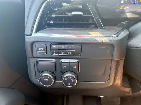 Used 2025 Chevrolet Tahoe LS RWD image 18
