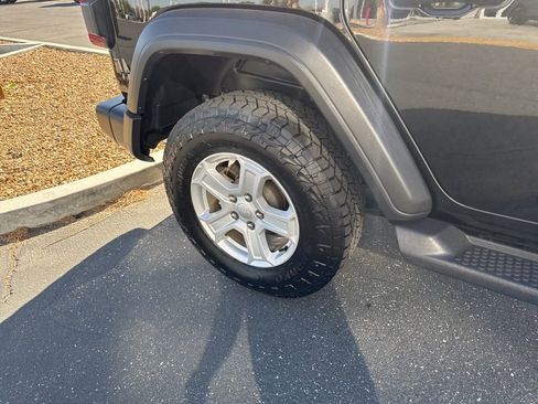 Used 2022 Jeep Wrangler Unlimited Sport image 19