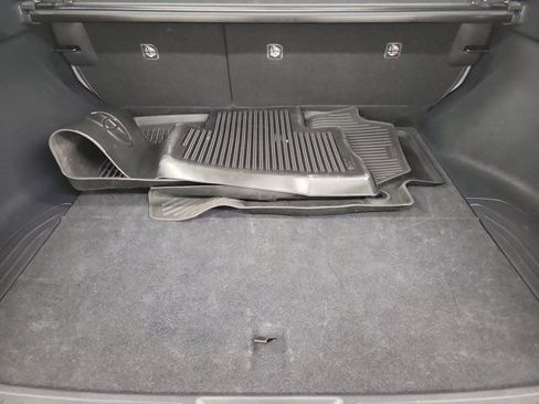 Used 2023 Toyota Venza LE AWD/4WD image 9