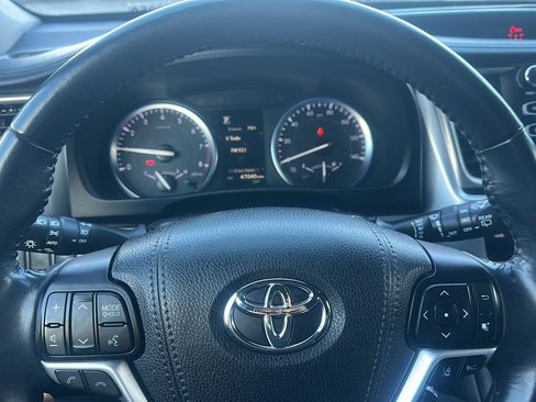 Used 2018 Toyota Highlander XLE AWD/4WD image 10