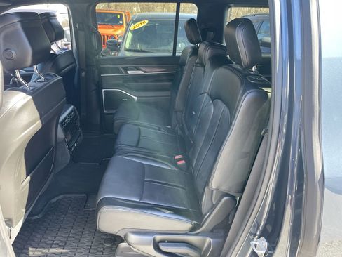 Used 2024 Jeep Wagoneer Series II w/ Flexible Seating Group image 38