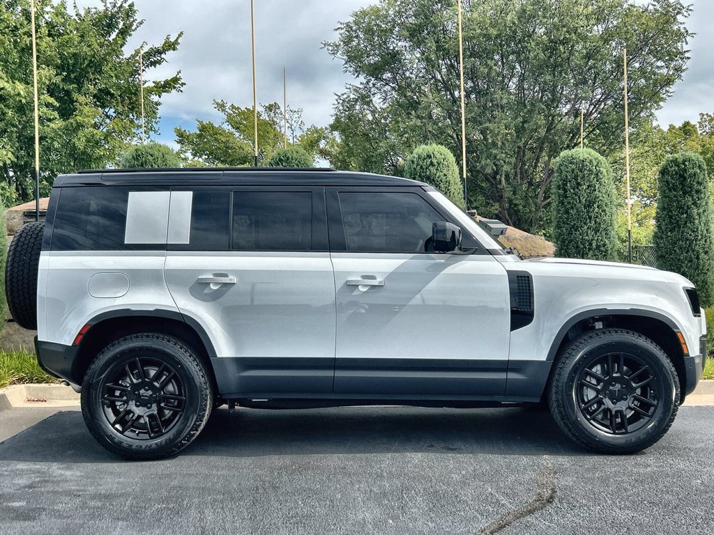 Used 2026 Land Rover Defender 110 S AWD/4WD image 6