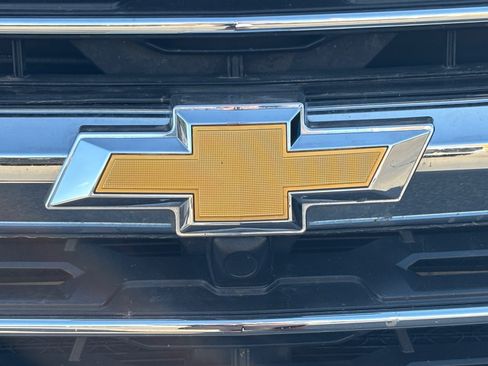 Used 2025 Chevrolet Traverse LT AWD/4WD image 9