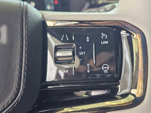 New 2026 Land Rover Range Rover Velar Dynamic SE AWD/4WD image 28