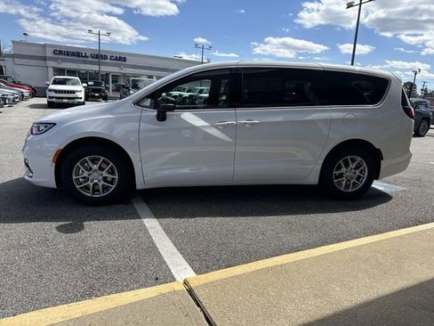 New 2026 Chrysler Pacifica Select FWD image 27
