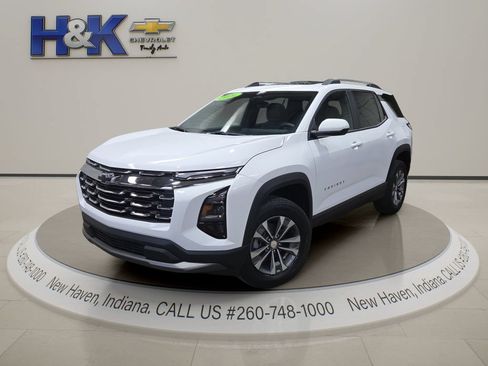 New 2026 Chevrolet Equinox LT w/ Convenience Package II FWD image 3