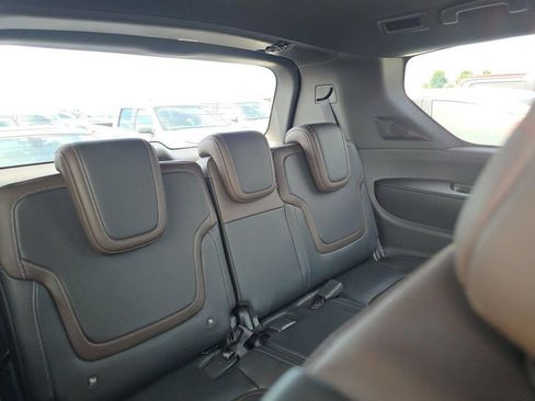 Used 2025 Nissan Armada SL RWD image 9