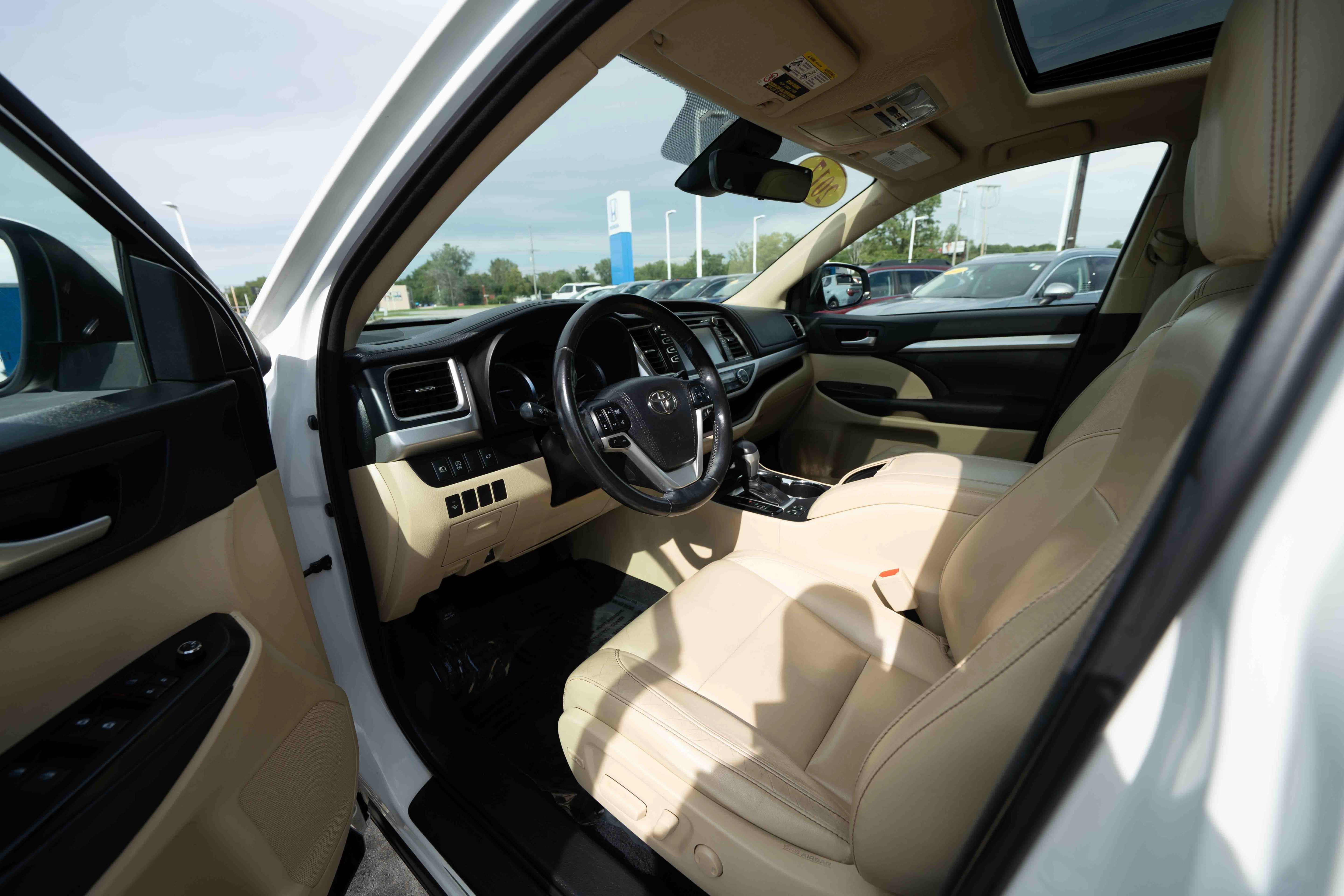 Used 2017 Toyota Highlander XLE AWD/4WD image 8