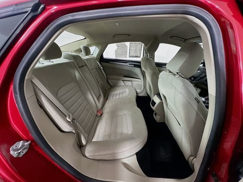 Used 2020 Ford Fusion SE image 24