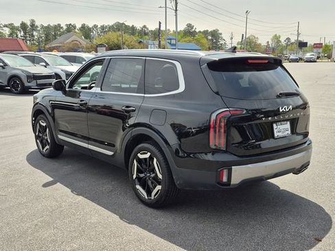 Used 2025 Kia Telluride EX w/ EX Captain's Chair Package image 6