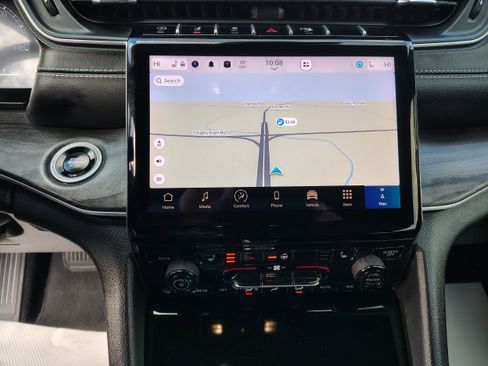 Certified 2024 Jeep Grand Cherokee Limited image 36