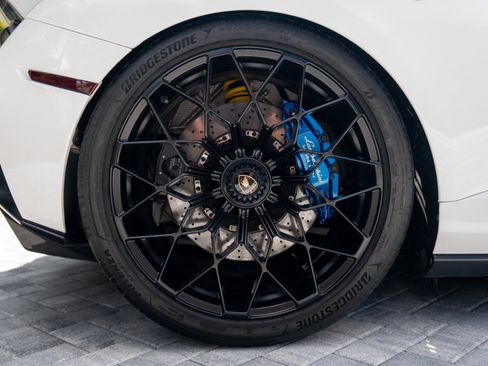 Used 2021 Lamborghini Huracan STO RWD image 14