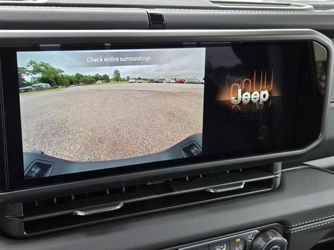 New 2026 Jeep Gladiator Sport AWD/4WD image 19