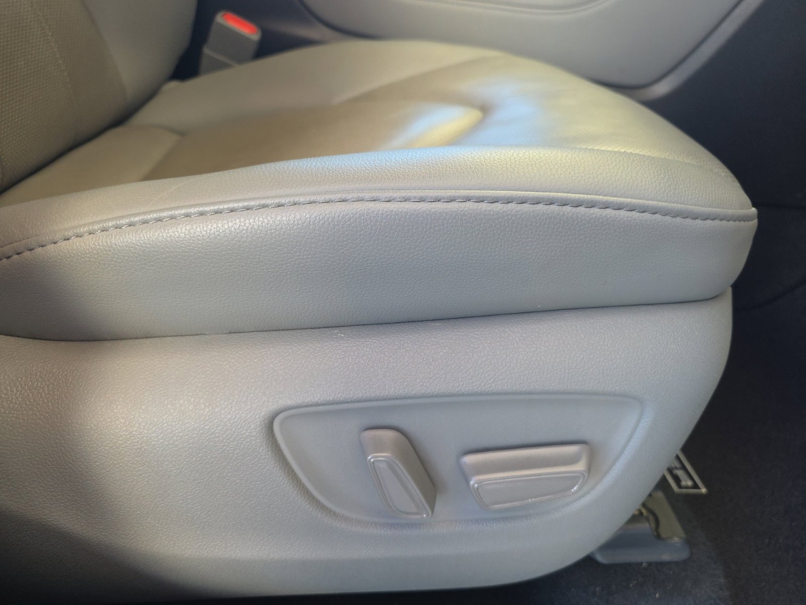Used 2021 Toyota Highlander Limited FWD image 24