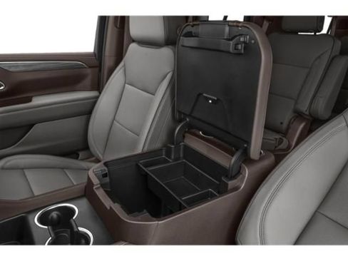 Used 2022 GMC Yukon AT4 w/ Technology Package AWD/4WD image 14
