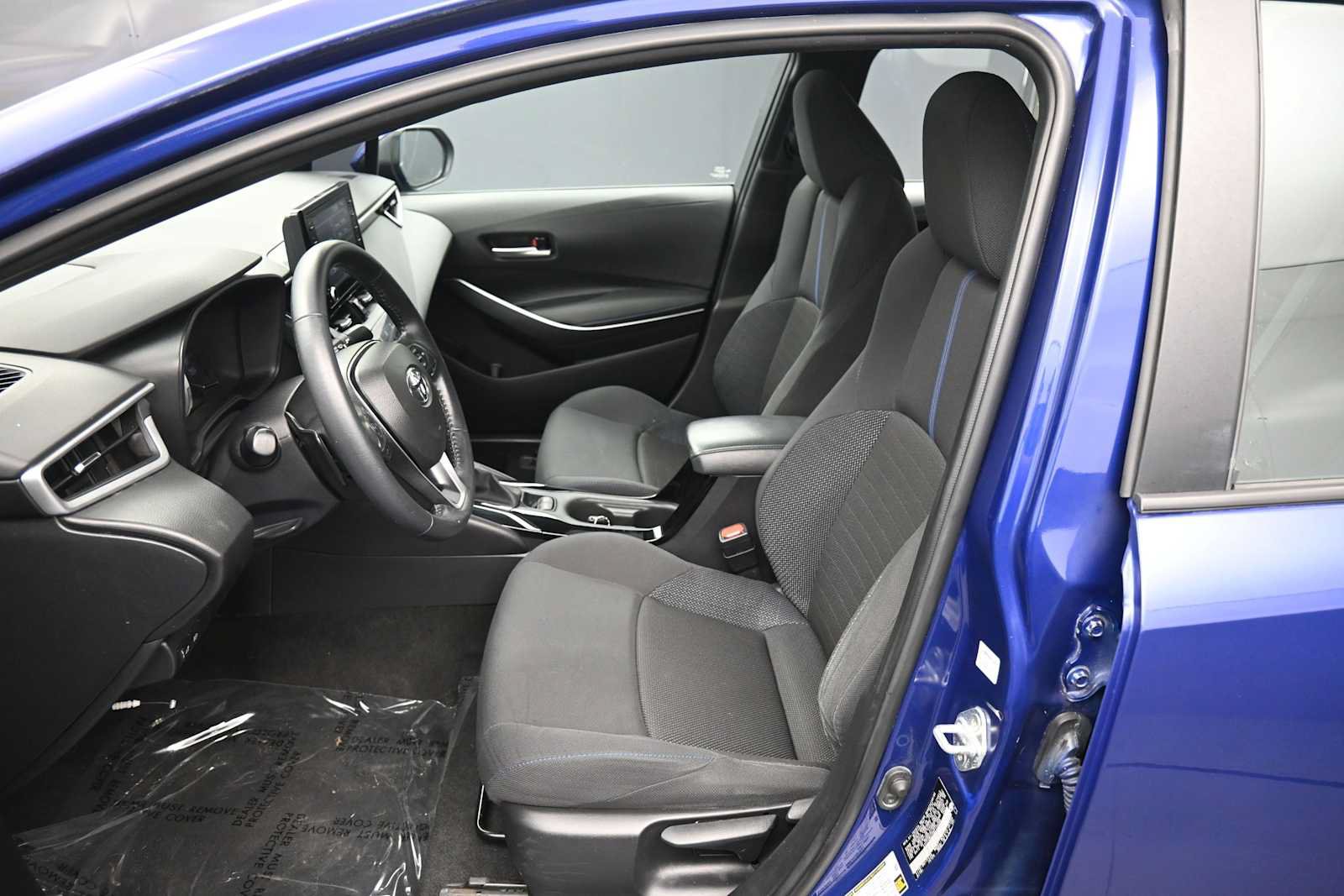 Used 2022 Toyota Corolla SE w/ SE Premium Package FWD image 18