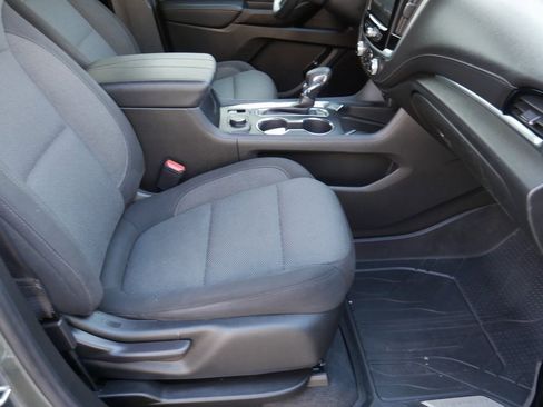 Used 2023 Chevrolet Traverse LT image 21