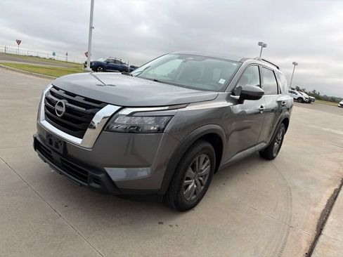 Used 2025 Nissan Pathfinder SV AWD/4WD image 3