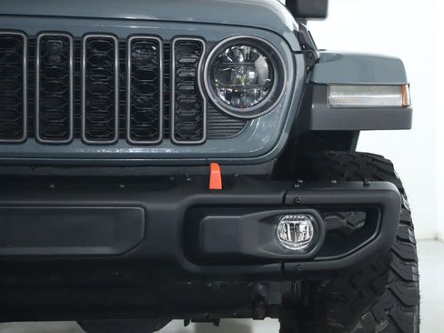 Used 2025 Jeep Gladiator Mojave AWD/4WD image 7