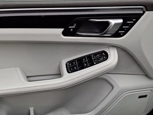 Certified 2019 Porsche Macan AWD/4WD image 16