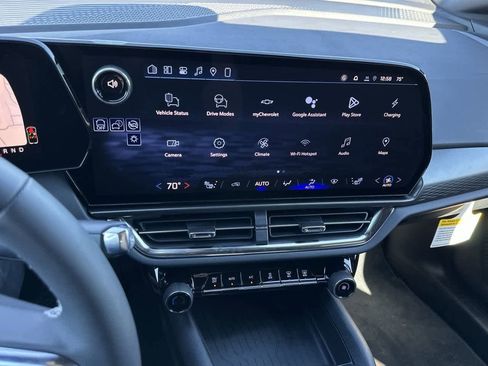 New 2026 Chevrolet Equinox EV LT image 15