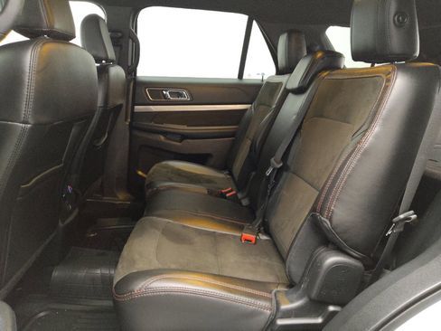 Used 2018 Ford Explorer XLT w/ Equipment Group 202A image 18