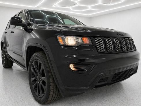 Used 2019 Jeep Grand Cherokee Altitude AWD/4WD image 38