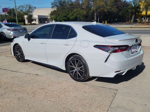 Used 2023 Toyota Camry SE image 5