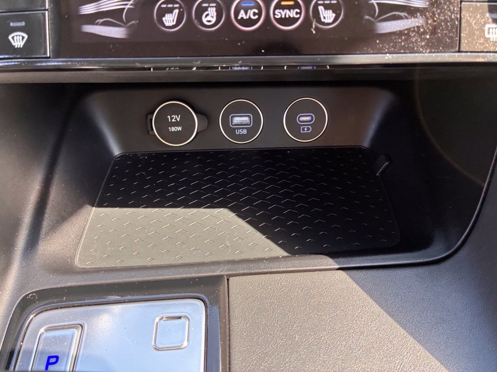 Used 2025 Genesis G70 2.5T AWD/4WD image 37