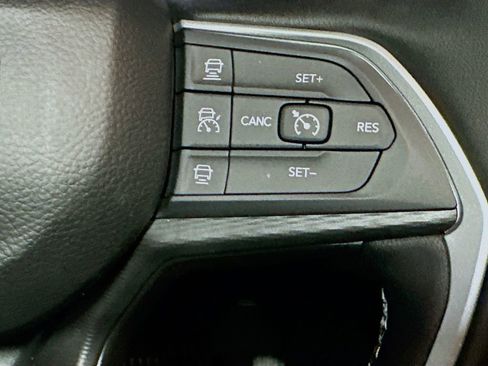 New 2025 Jeep Grand Cherokee Altitude AWD/4WD image 29