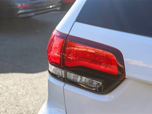 Used 2018 Jeep Grand Cherokee Altitude image 8