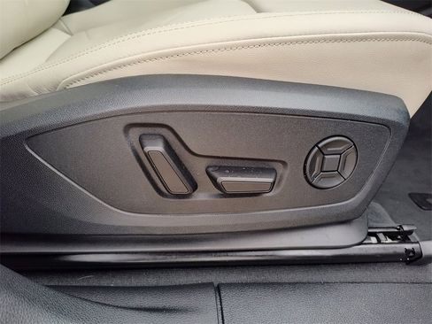 Certified 2025 Audi Q3 2.0T Premium w/ Convenience Package image 36