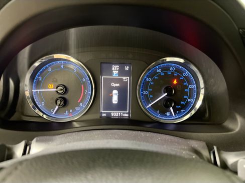 Used 2017 Toyota Corolla SE w/ SE Premium Package FWD image 22