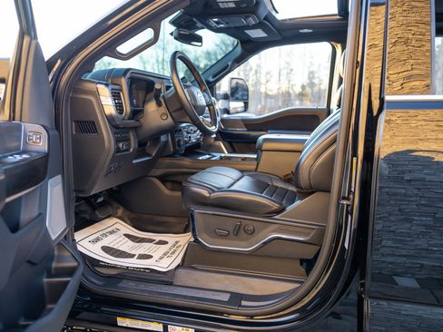Used 2024 Ford F450 Platinum w/ FX4 Off-Road Package image 33