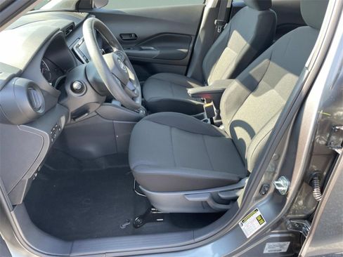 New 2025 Nissan Kicks Play S image 11