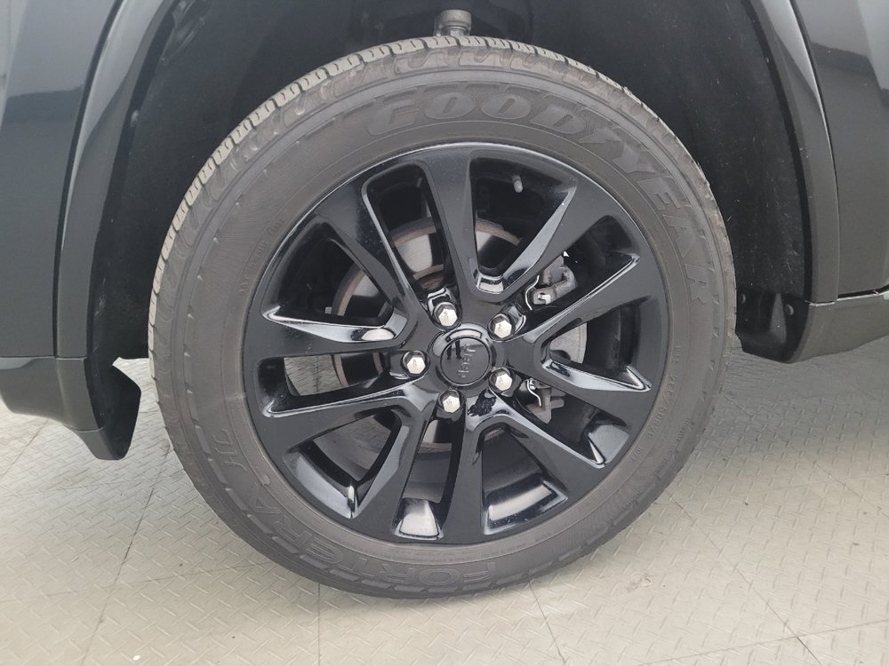 Used 2019 Jeep Grand Cherokee Altitude AWD/4WD image 31