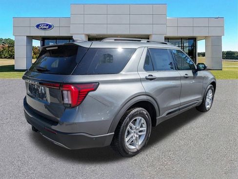 New 2026 Ford Explorer Active RWD image 2