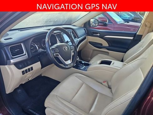 Used 2017 Toyota Highlander XLE AWD/4WD image 7