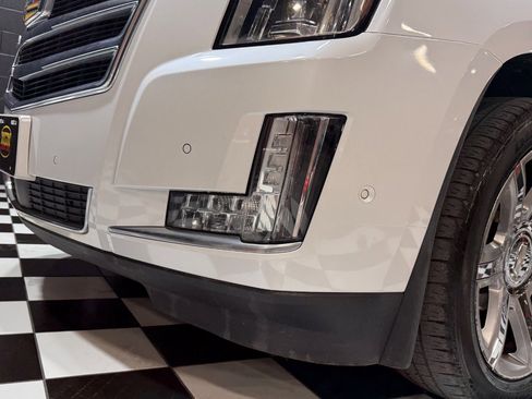 Used 2020 Cadillac Escalade ESV Premium Luxury image 31