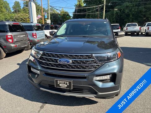 Used 2022 Ford Explorer XLT w/ Equipment Group 202A AWD/4WD image 4