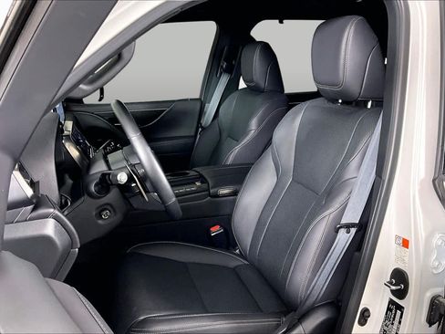 Used 2025 Lexus LX 600 4WD w/ Accessory Package (2T) image 8