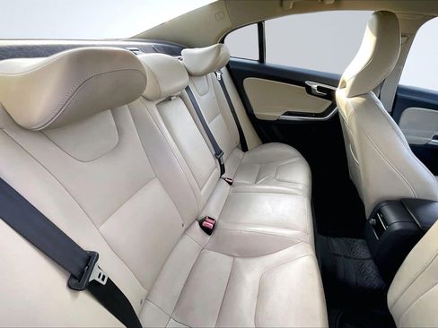 Used 2017 Volvo S60 T5 Dynamic image 26